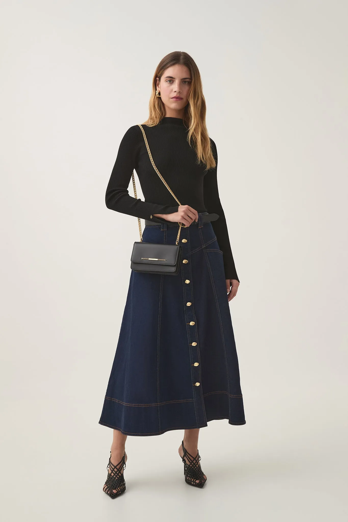 Almeida Chain Crossbody