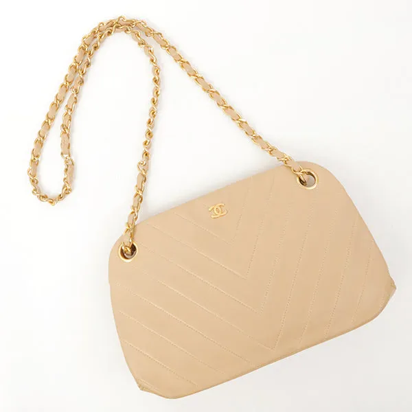 Chanel Around 1990 Made Chevron Cc Mark Plate Metal Clasp Chain Bag Beige