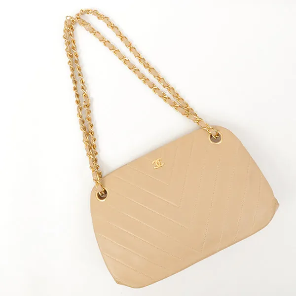 Chanel Around 1990 Made Chevron Cc Mark Plate Metal Clasp Chain Bag Beige
