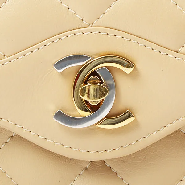 Chanel Around 1997 Made Paris Limited Design Flap Turn-Lock Chain Bag Beige