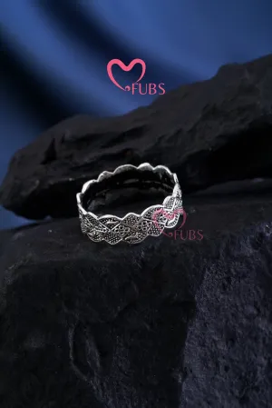 Curved Elegance Designer Ring