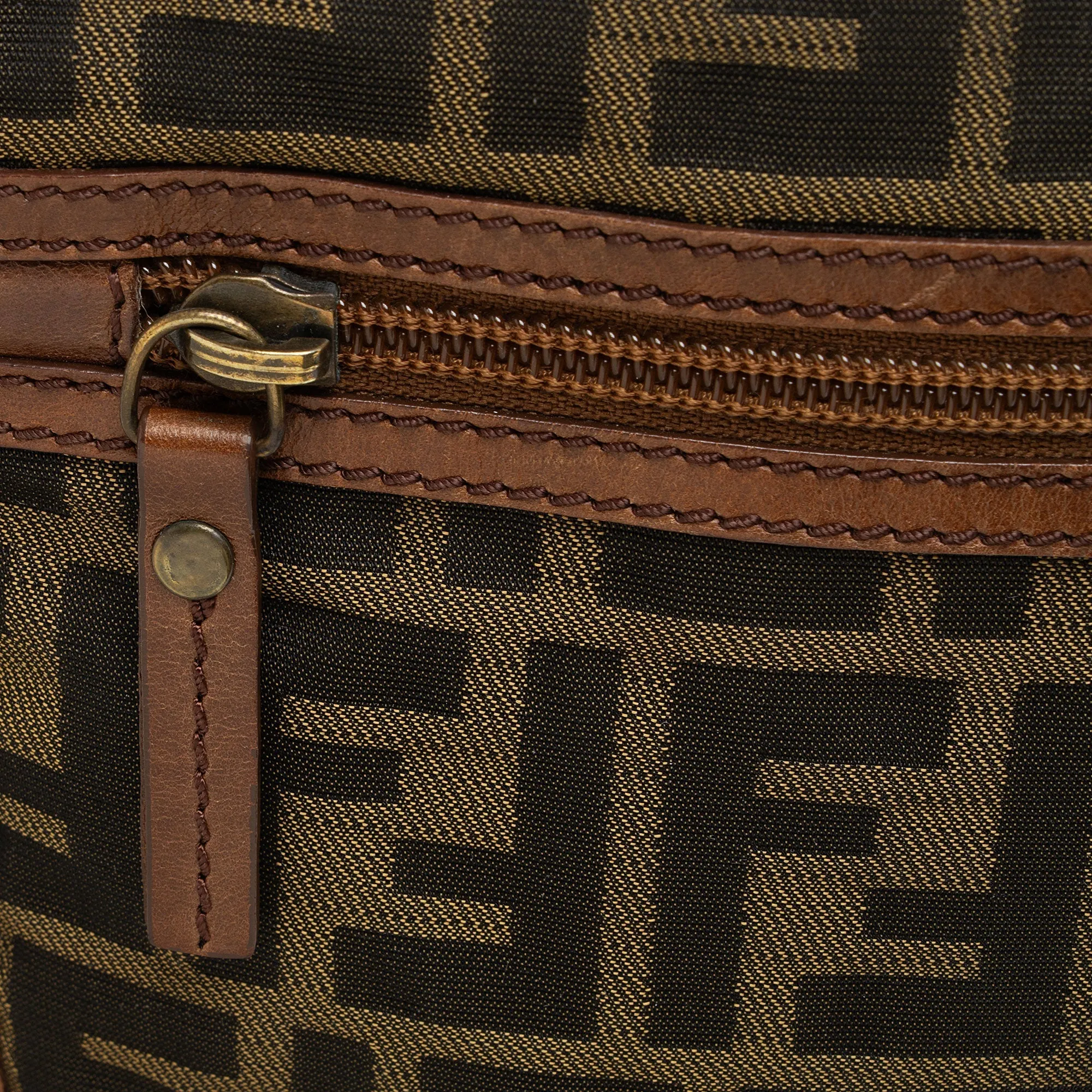 Fendi Zucca Canvas Zip Messenger (SHF-atYduB)