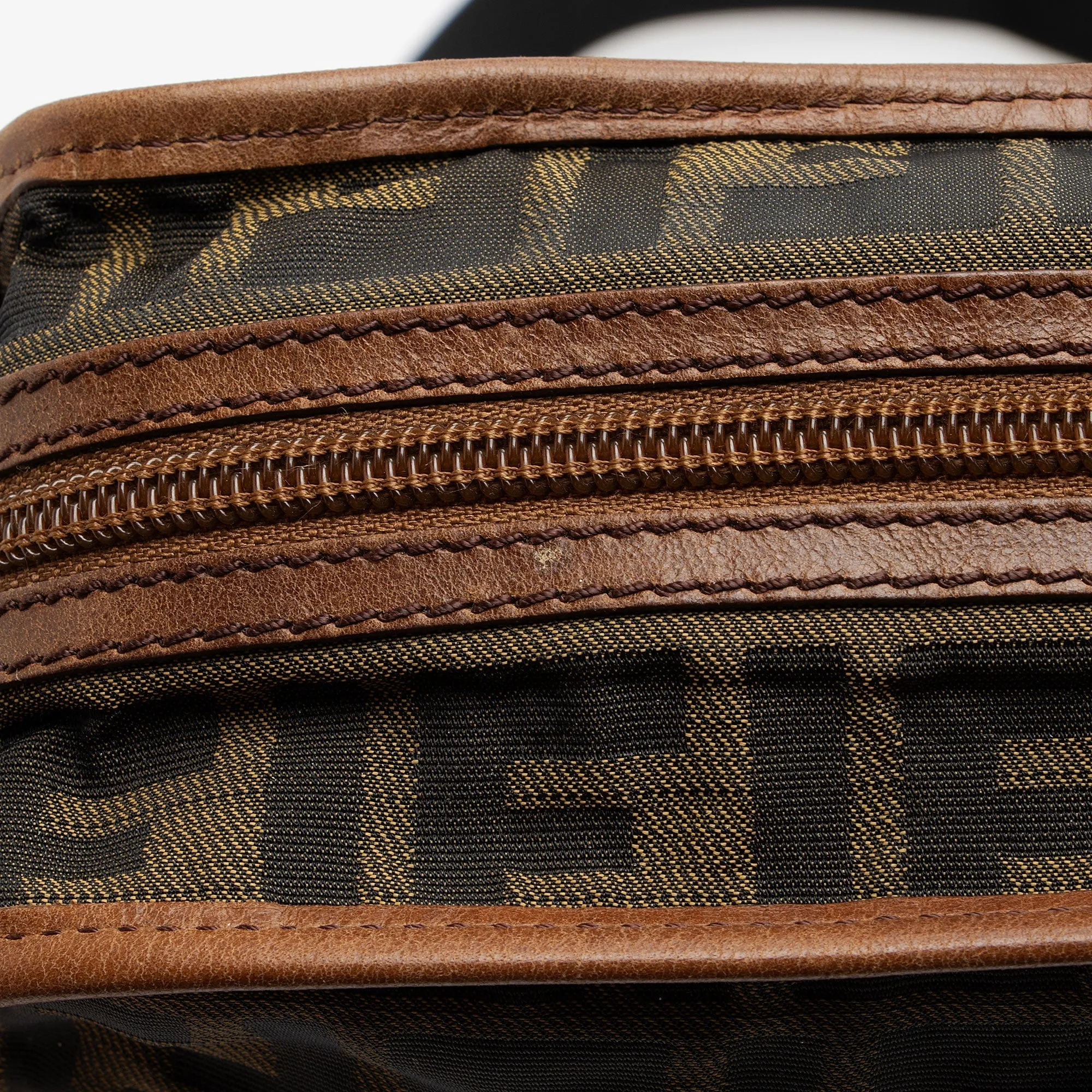 Fendi Zucca Canvas Zip Messenger (SHF-atYduB)