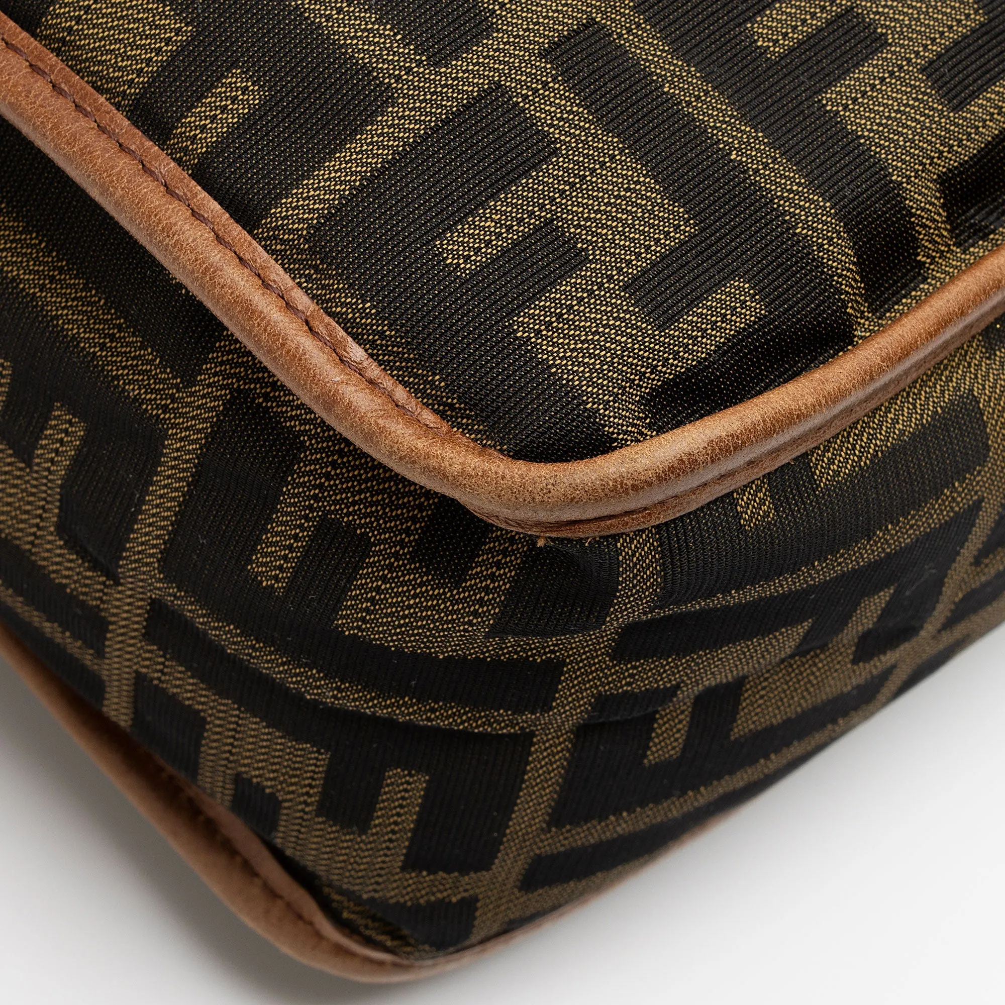 Fendi Zucca Canvas Zip Messenger (SHF-atYduB)
