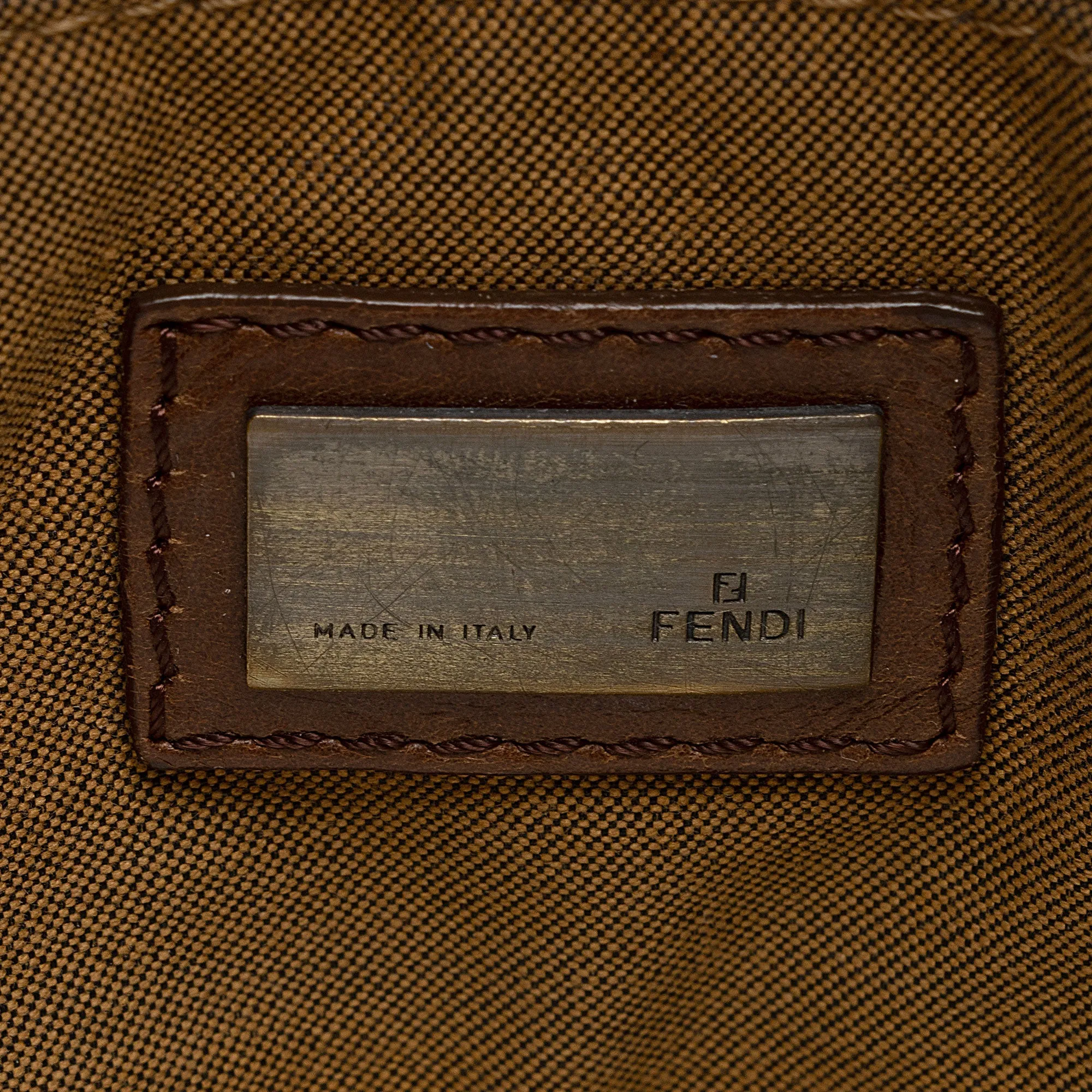 Fendi Zucca Canvas Zip Messenger (SHF-atYduB)