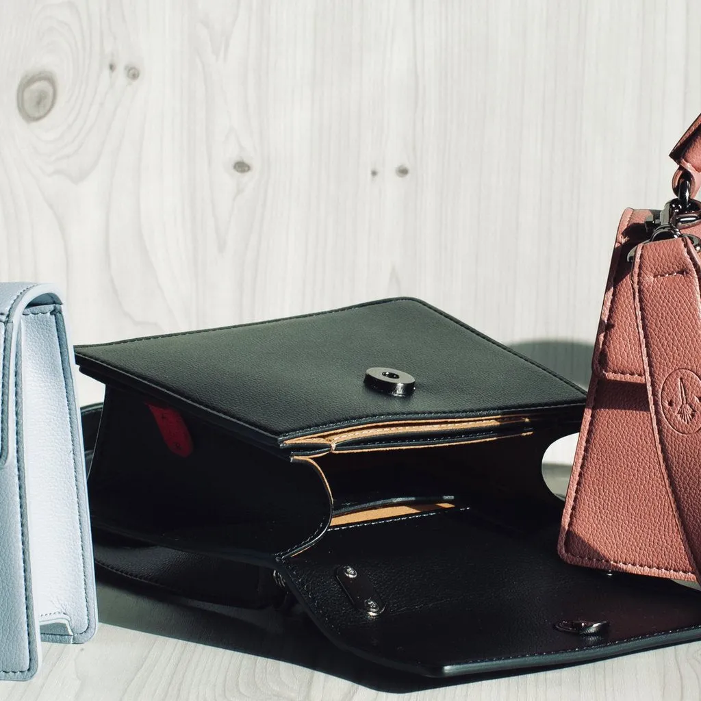 Hamilton Satchel Micro with Signet in Black
